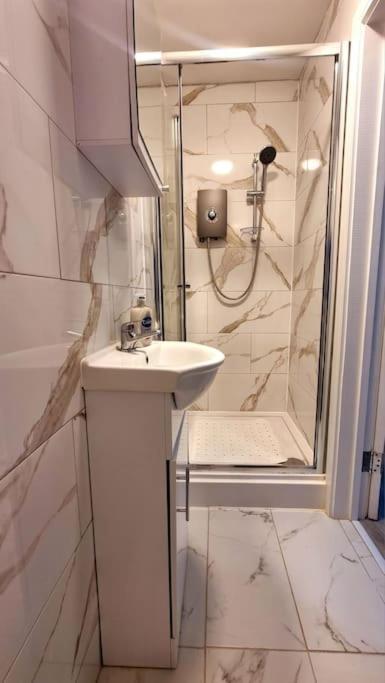 Brand New Collection Of Studios Close To Tube Station Londra Exterior foto